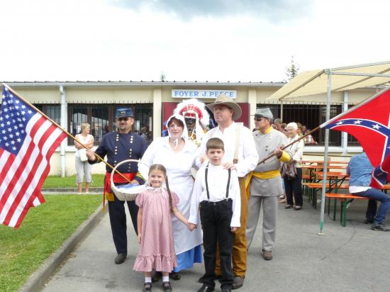 Le cortège au complet
