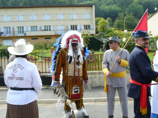 Ours Furieux et les Officiers