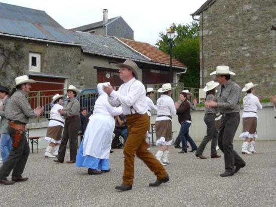 Toute la troupe pour une derniere danse